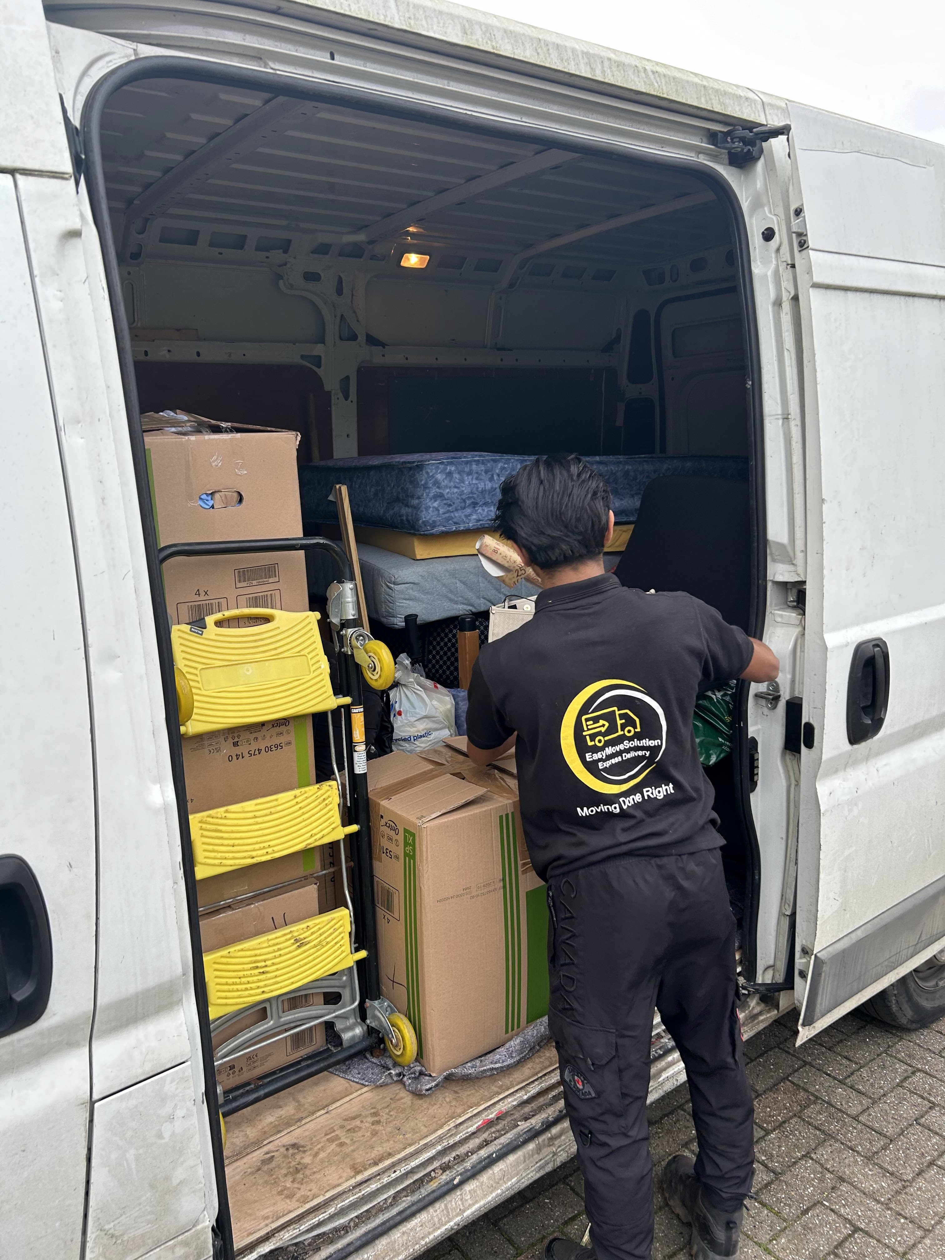 Moving service image 1