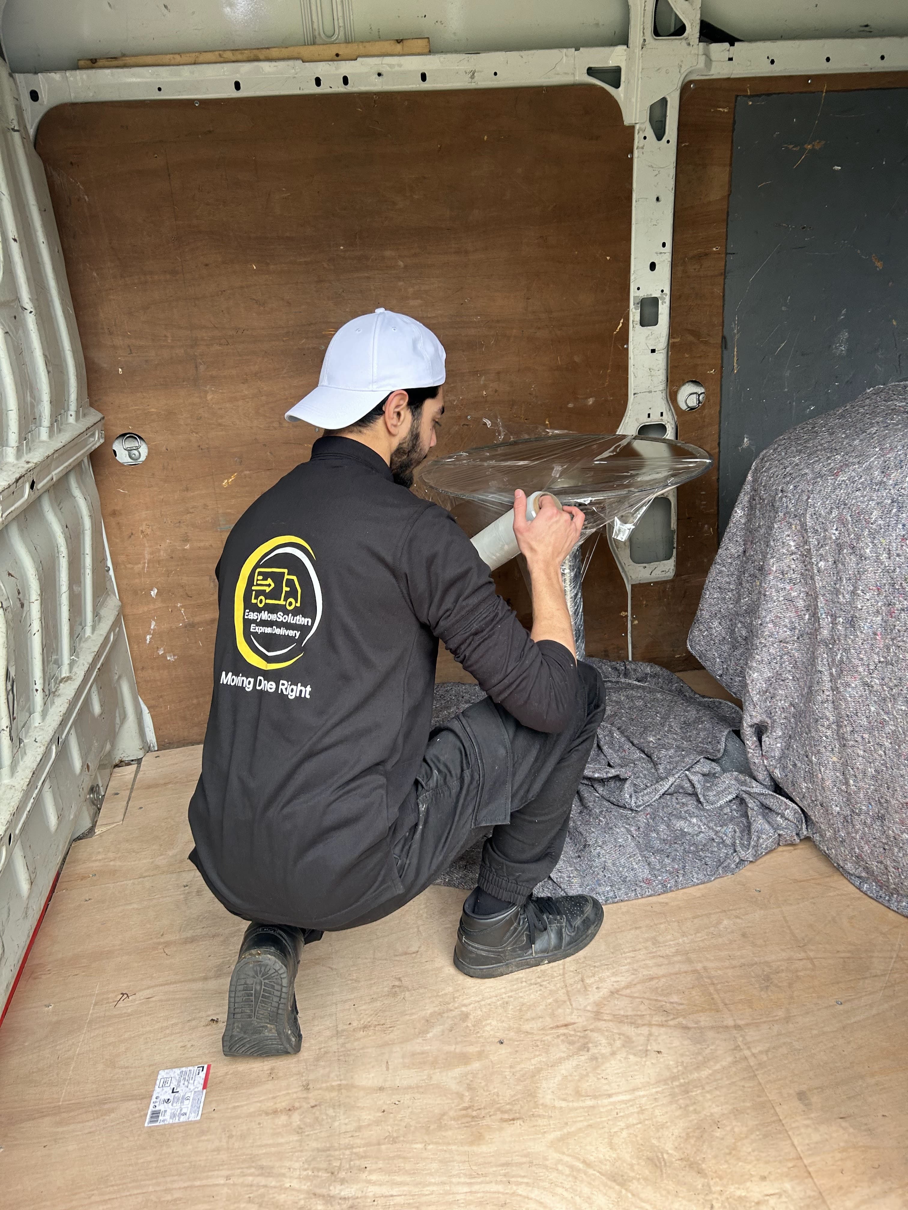 Moving service image 22